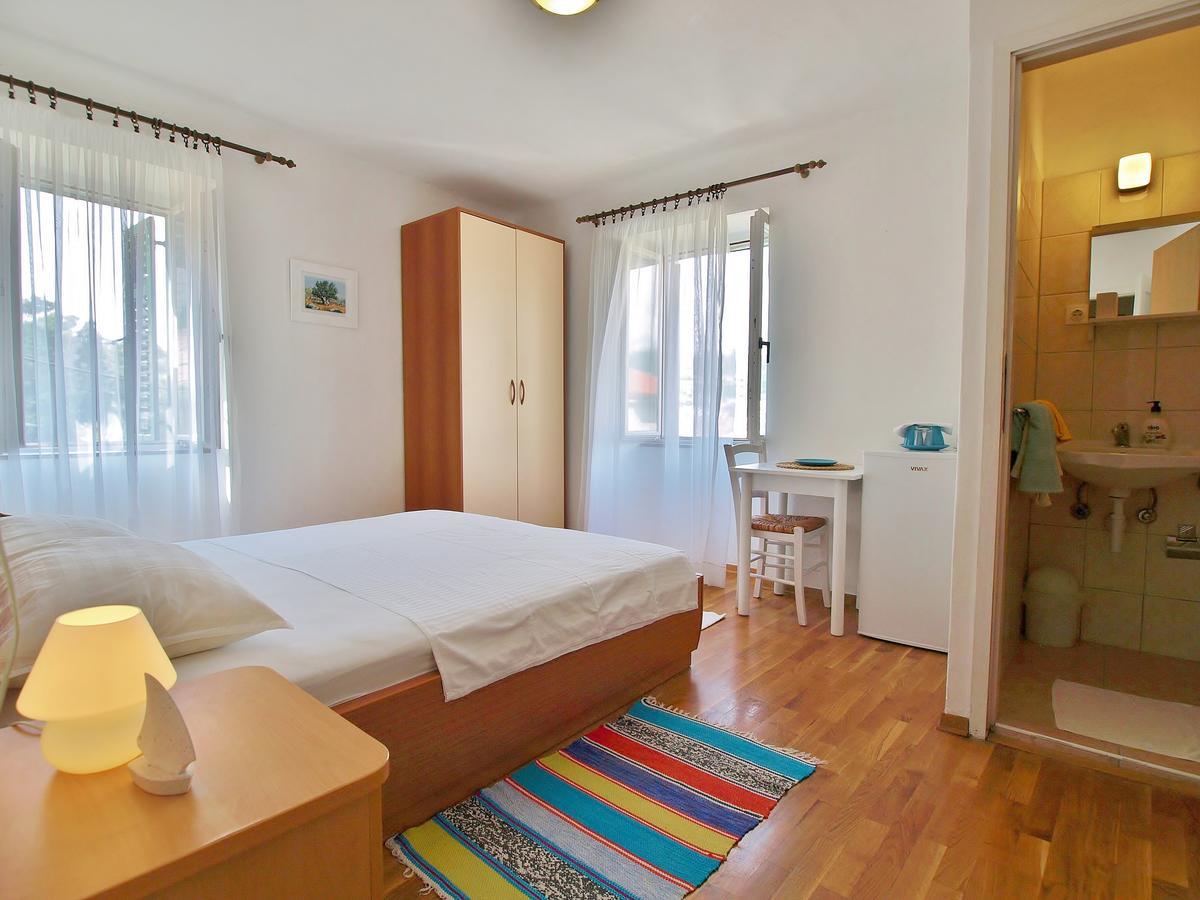 Rooms And Studio Old Town Rab Town Exterior foto
